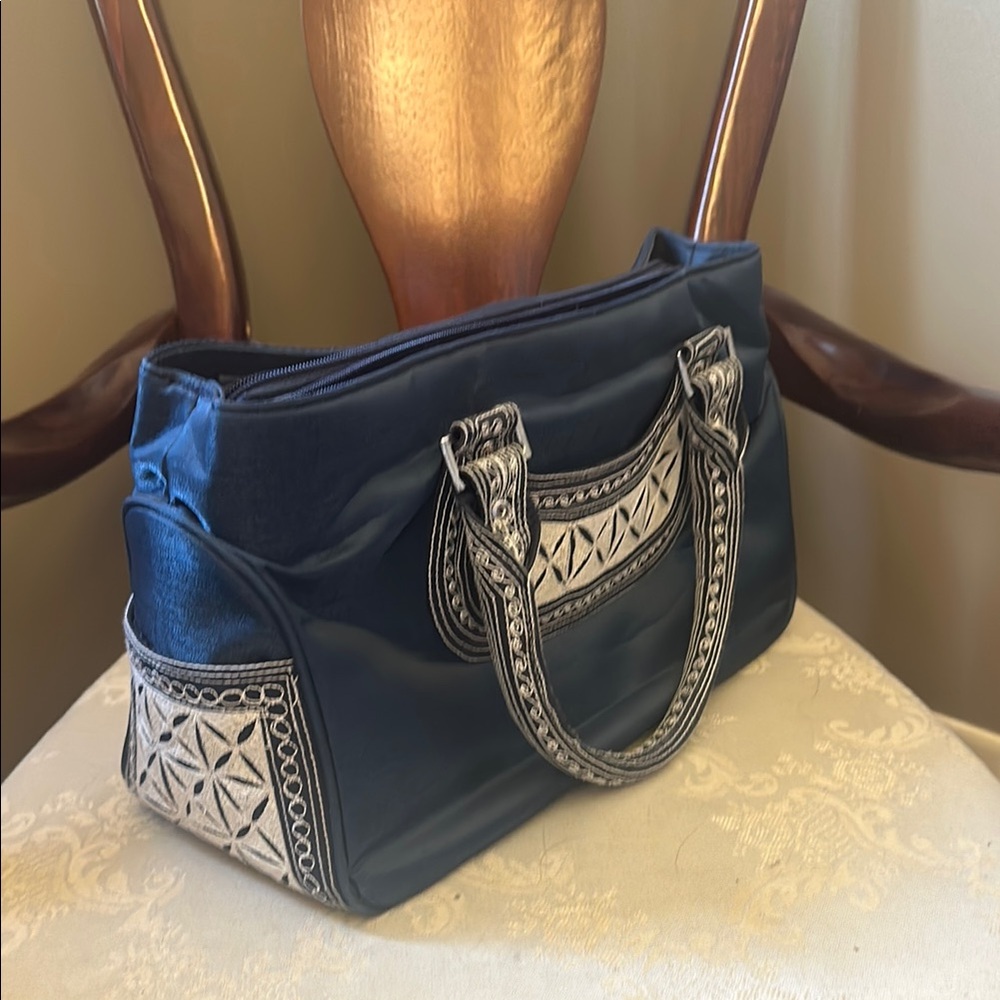 Handmade Laga Designs sustainable handbag helps women in Indonesia